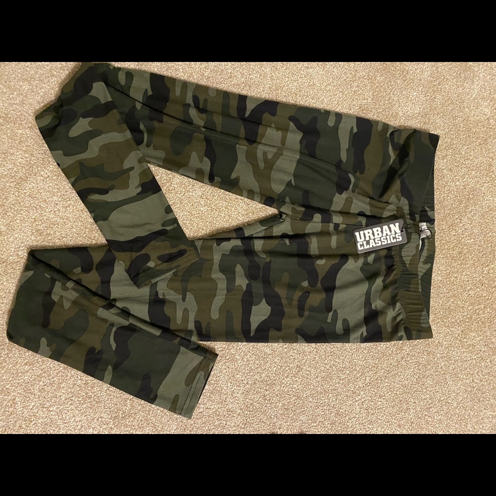 Camo leggings size medium